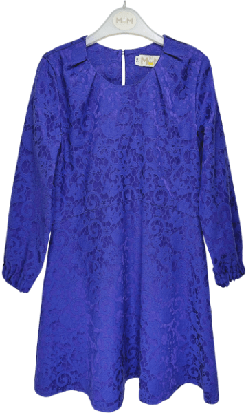 Zili violeta kleita ar mežģīņu rakstu