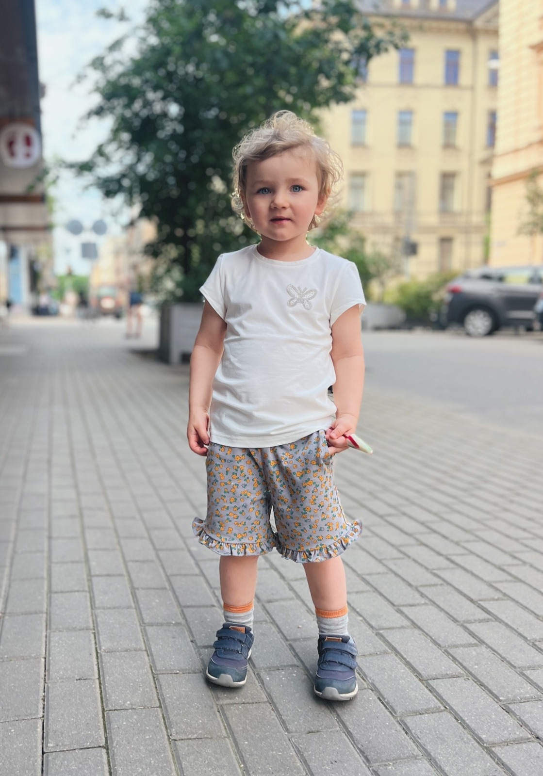 Šorti no lina triko auduma ar ziediņiem.