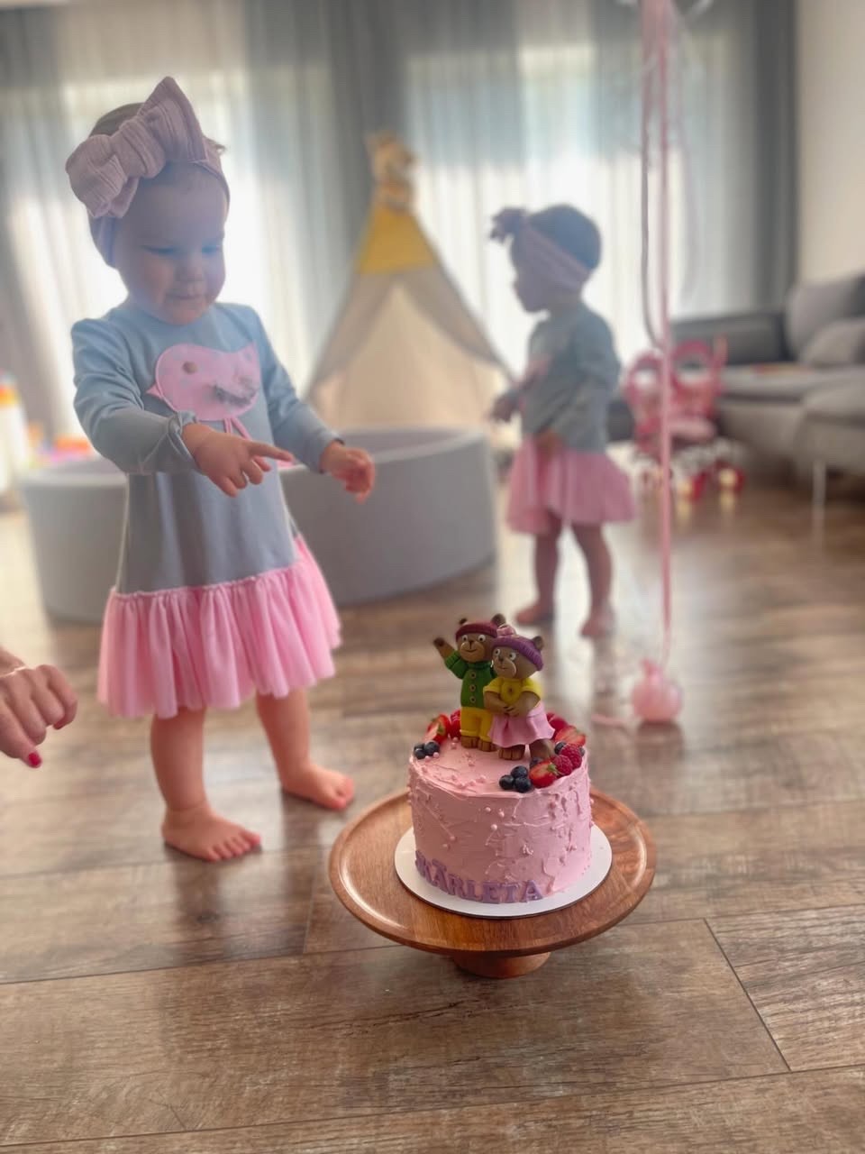 3BFAEC5E-15FE-4086-BADE-398C4A360E83